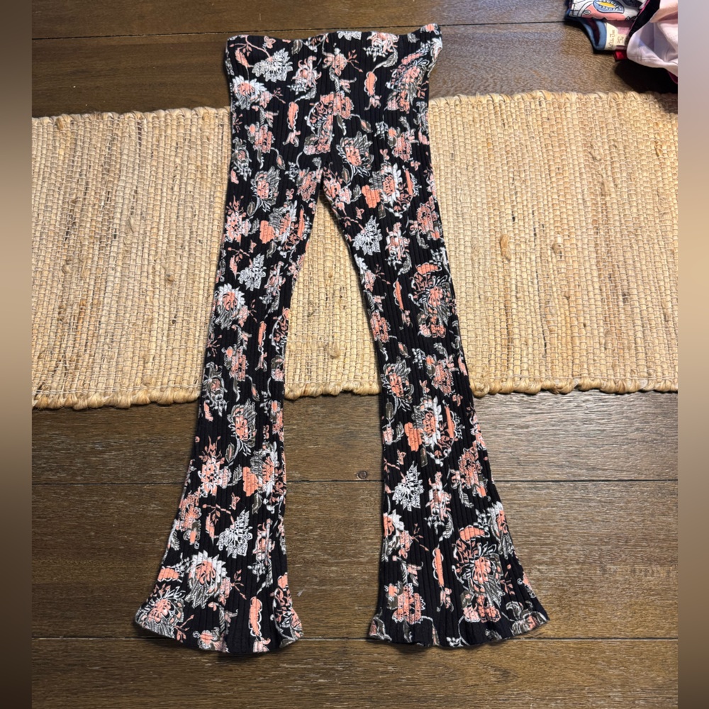 Girls art class Flare Leggings 🖤